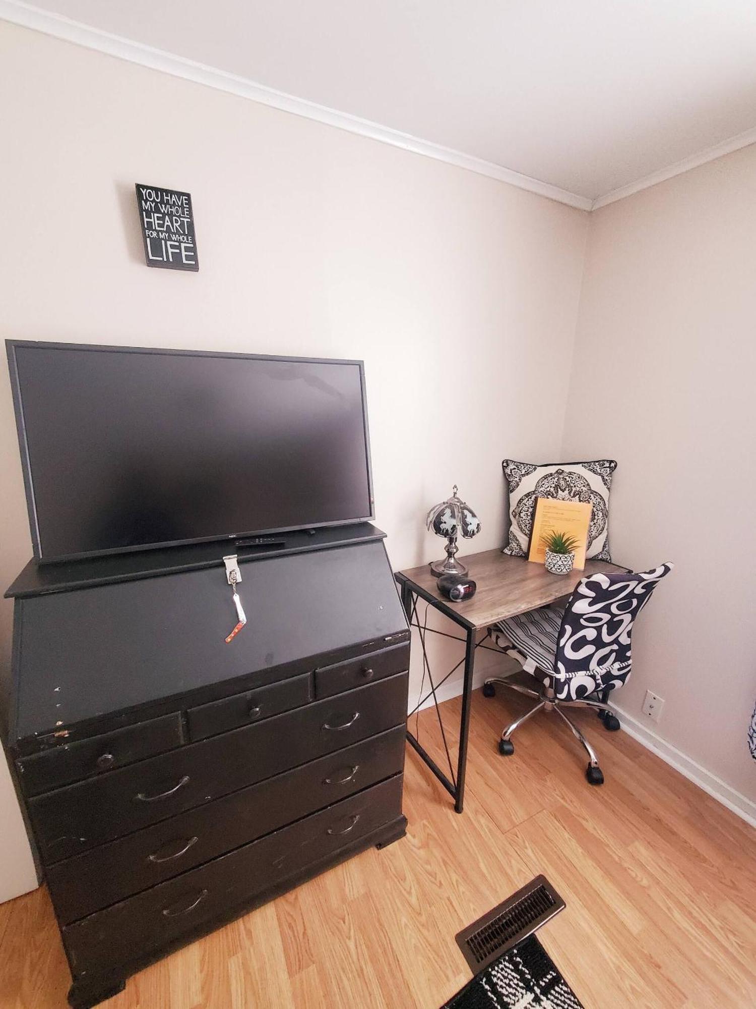 Room In Guest Room - Black-White Rm By Yale U 뉴헤이번 외부 사진